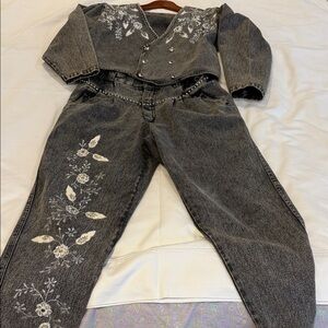Stunning vintage Embroidered Gray Women's Jeans Set from the 80s